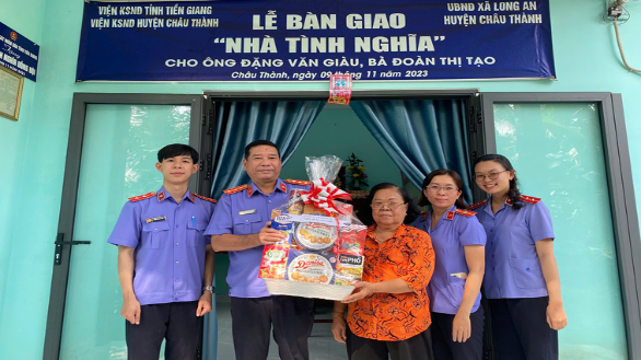 VKSND Khu vực 3 – Đồng Tháp thăm hỏi, tặng quà cán bộ hưu trí nhân dịp Tết Nguyên đán Bính Ngọ năm 2026